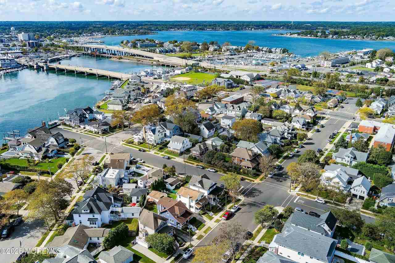 425 Washington Ave - Photo 2 of 40