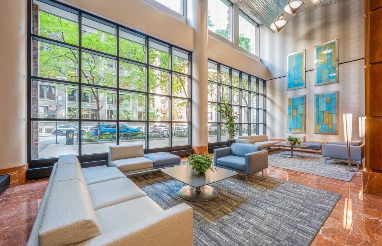 211 E Ohio St #1711 - Photo 2 of 23