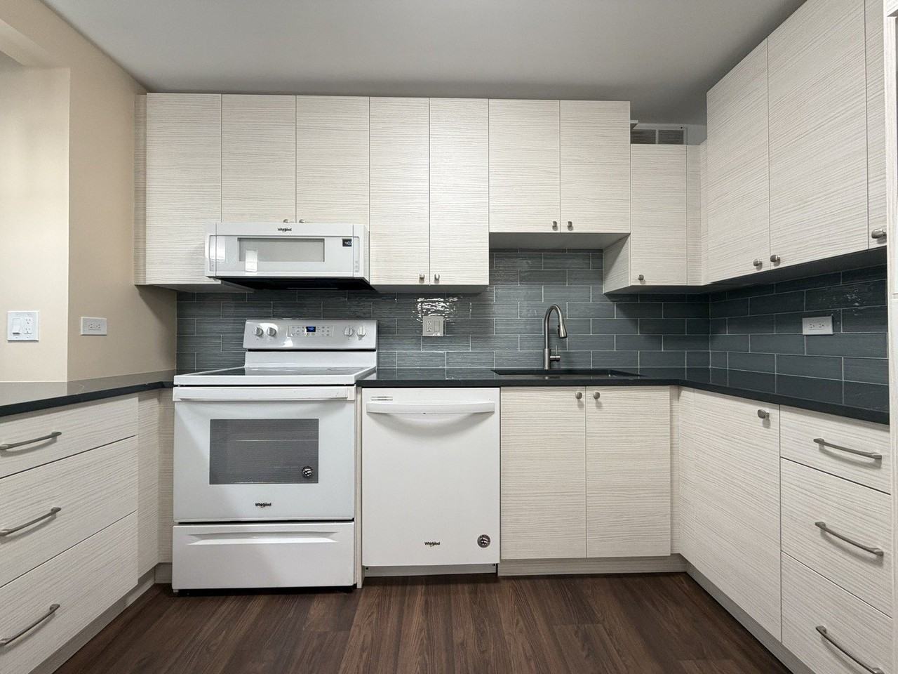 211 E Ohio St #1711 - Photo 3 of 23