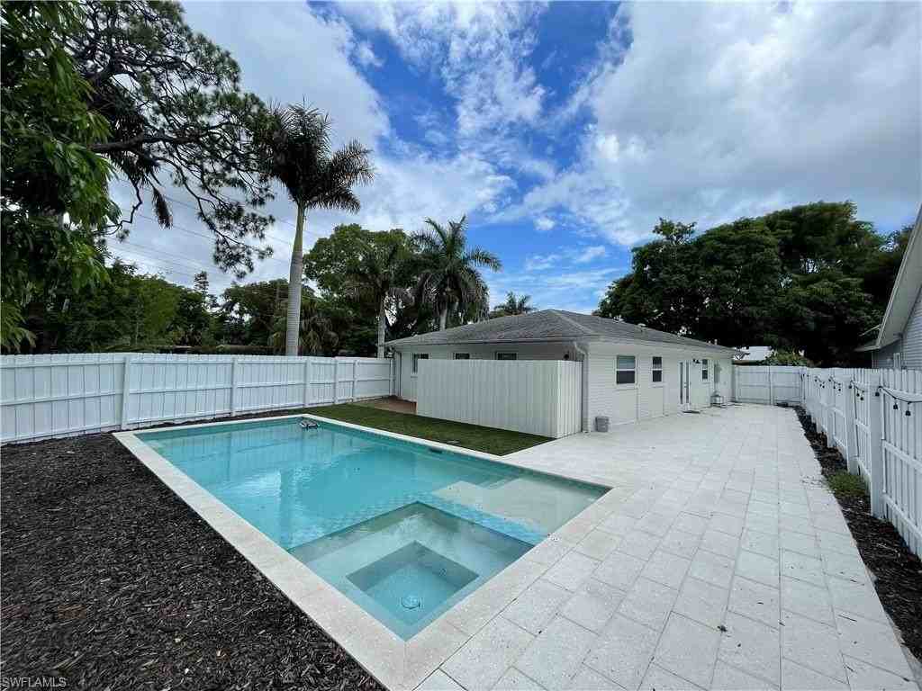 905 13th St N - Photo 2 of 10