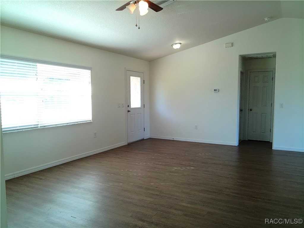 137 N Independence Hwy - Photo 6 of 22