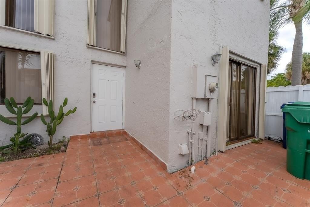 626 Ne 195th St #626 - Photo 2 of 17