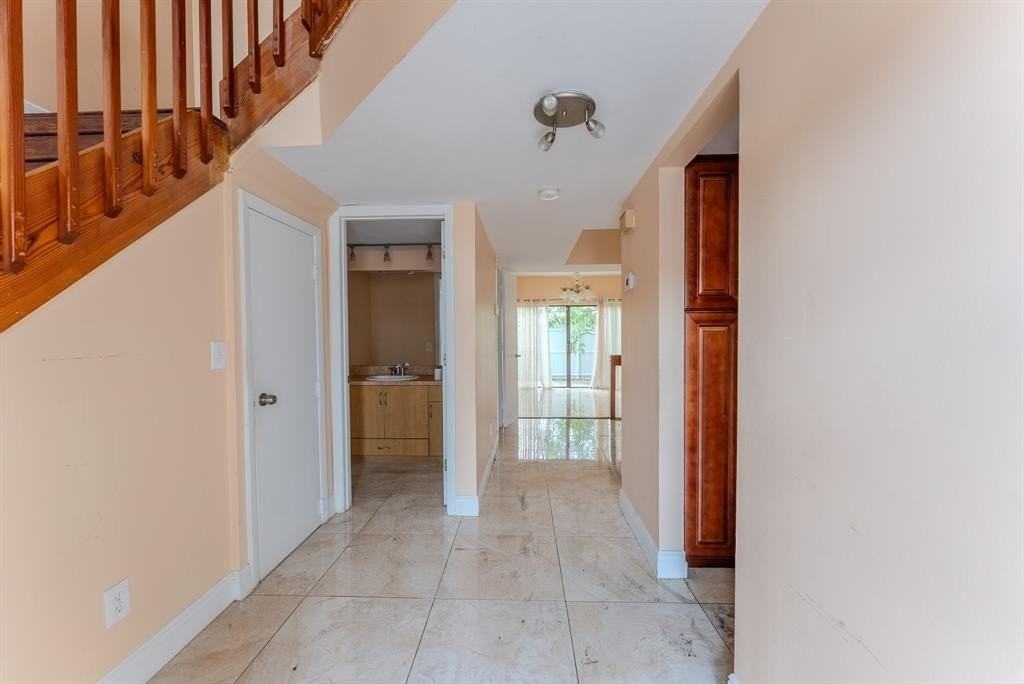 626 Ne 195th St #626 - Photo 3 of 17