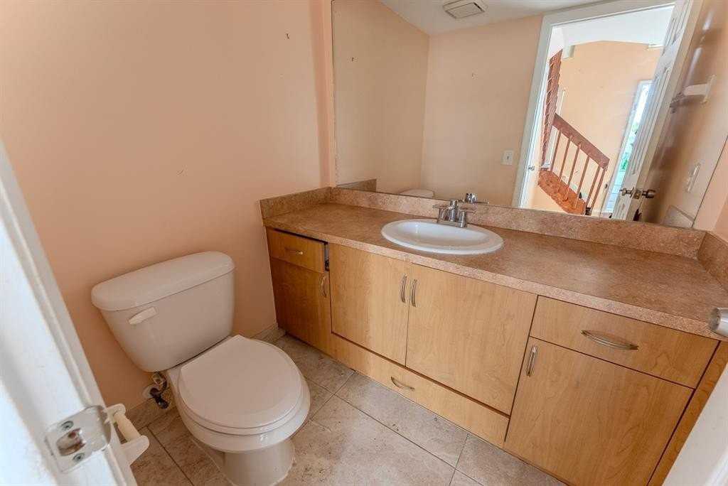 626 Ne 195th St #626 - Photo 4 of 17