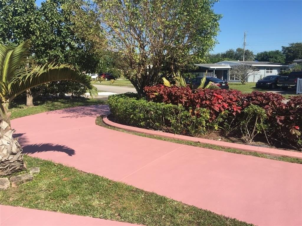 720 N 66th Ter - Photo 4 of 26