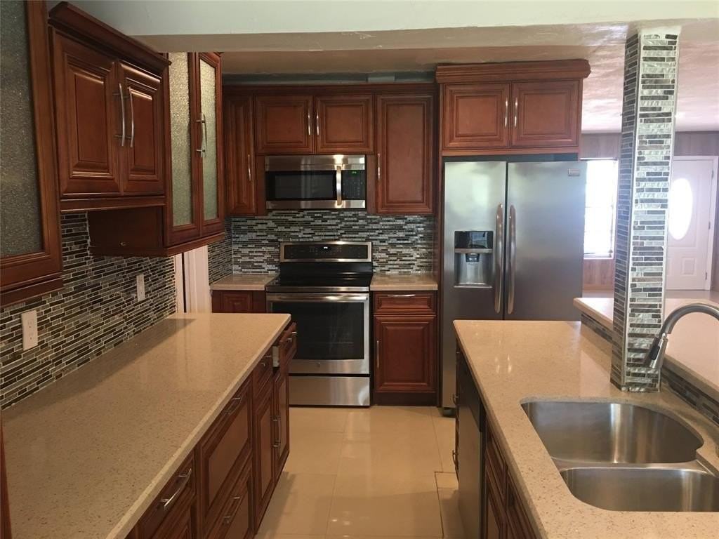 720 N 66th Ter - Photo 6 of 26