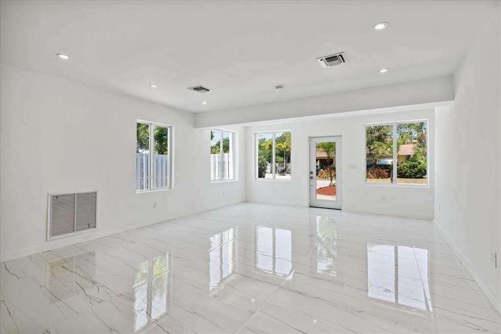 2201 2201-1 NE 9th Ave #1 - Photo 4 of 21