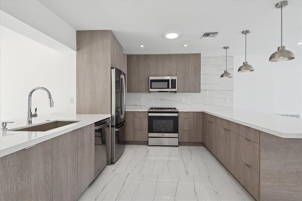 2201 2201-1 NE 9th Ave #1 - Photo 6 of 21