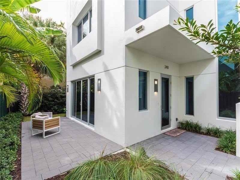 240 Shore Ct - Photo 2 of 40