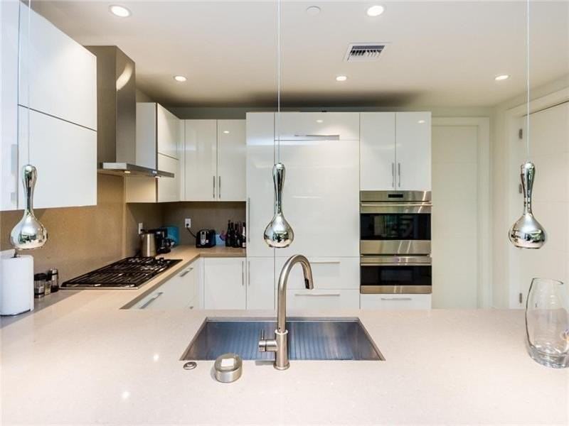 240 Shore Ct - Photo 4 of 40