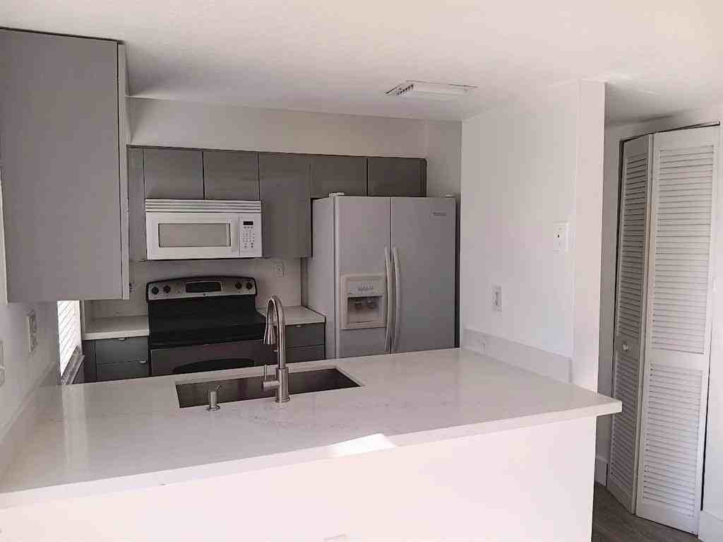 150 Riviera Cir - Photo 5 of 10