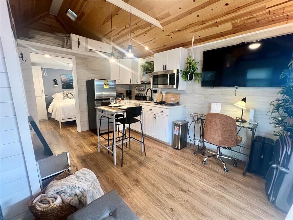 12 Sw 6th St - Photo 2 of 9