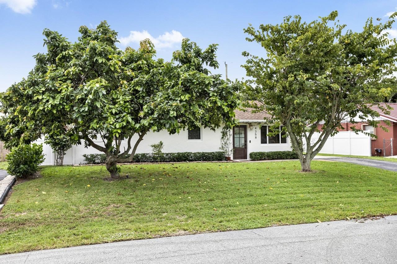 4358 Birdwood St - Photo 2 of 25