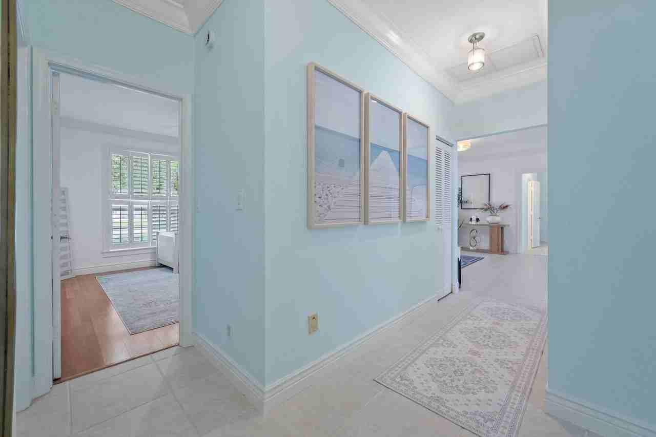 148 Scarborough Ter - Photo 4 of 26