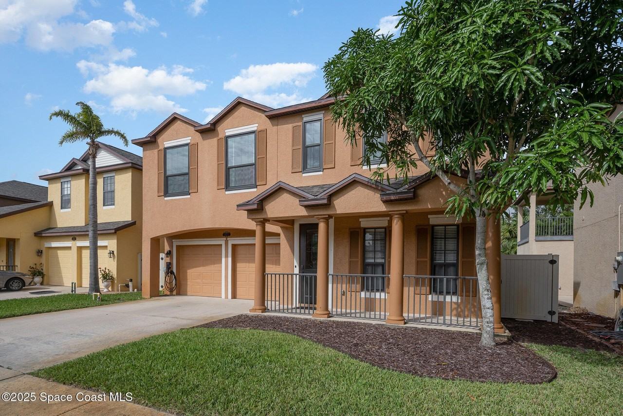 2842 Glenridge Circle - Photo 3 of 37