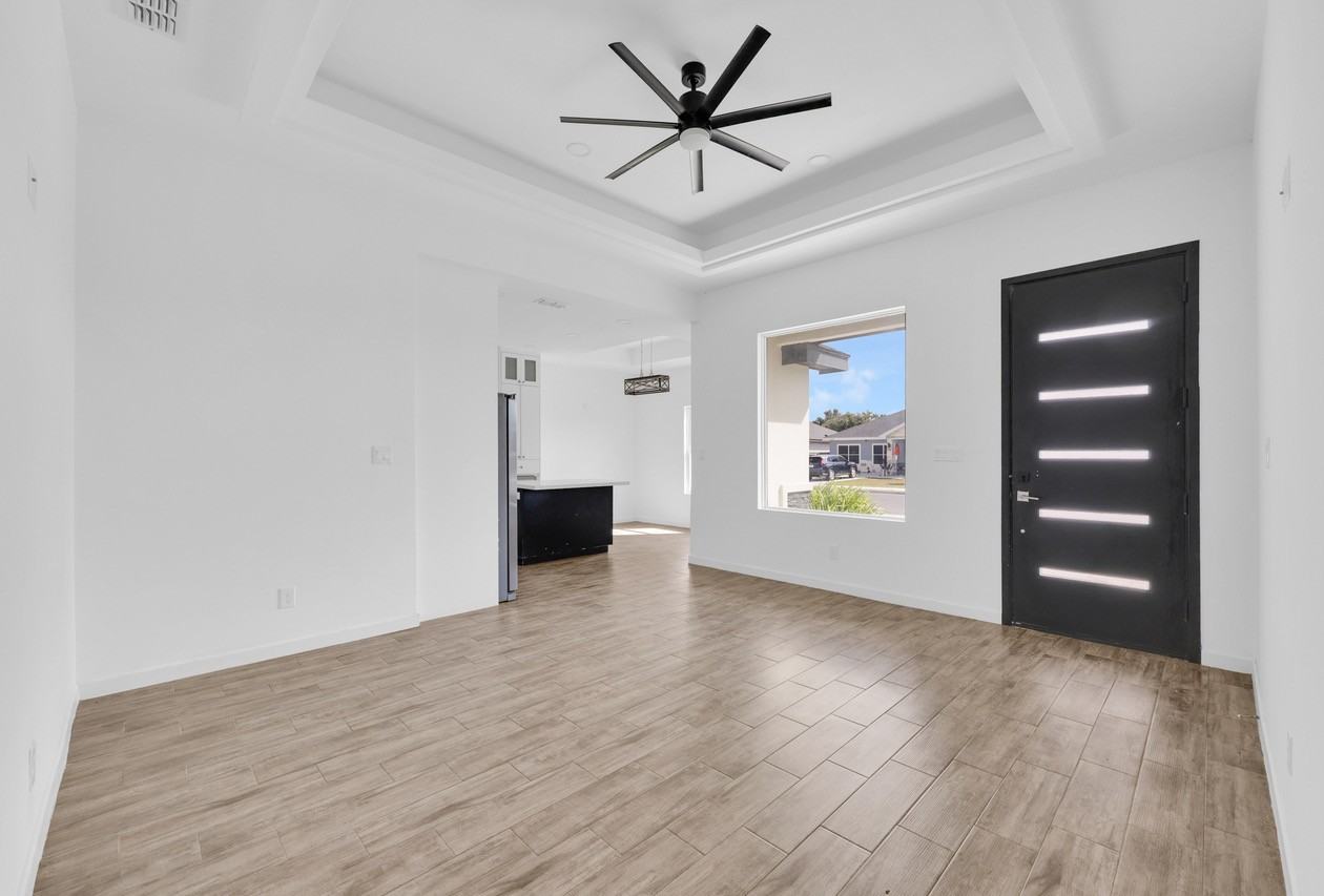 10921 N Sugar Bear Dr - Photo 4 of 24