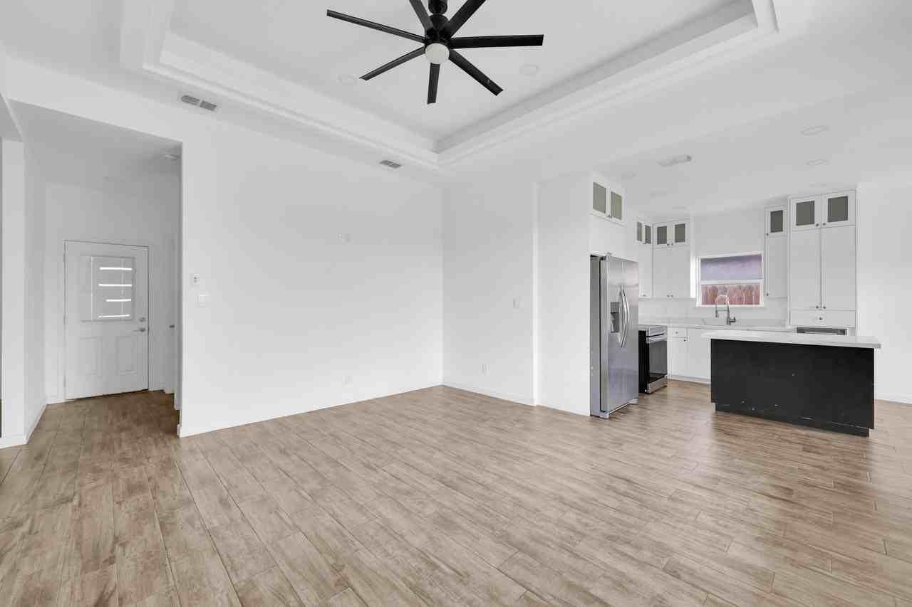 10921 N Sugar Bear Dr - Photo 5 of 24