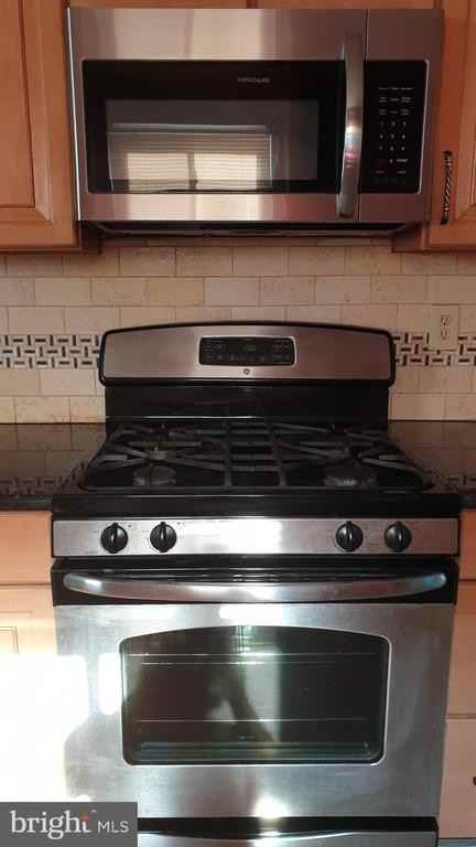 137 Hampshire Dr - Photo 6 of 38