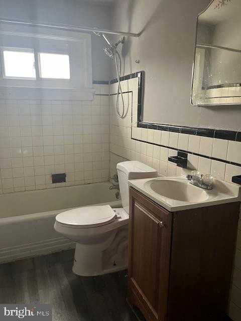 5045 Pembridge Avenue - Photo 6 of 10