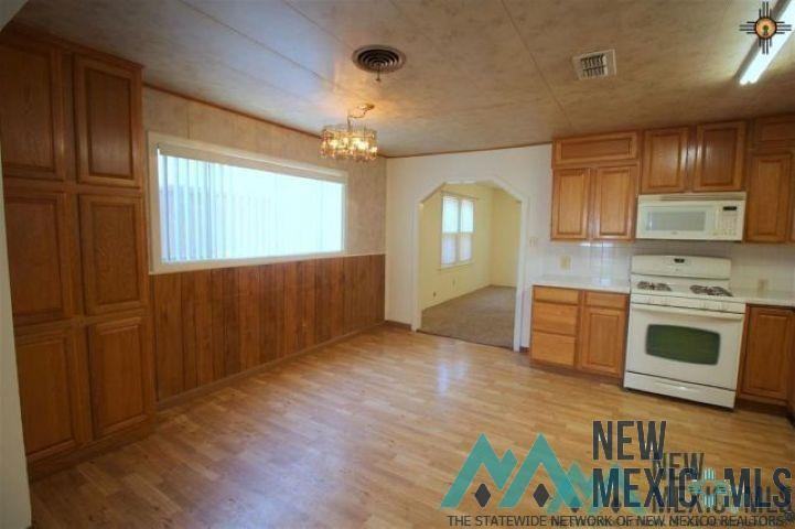 1421 Ross St - Photo 5 of 32