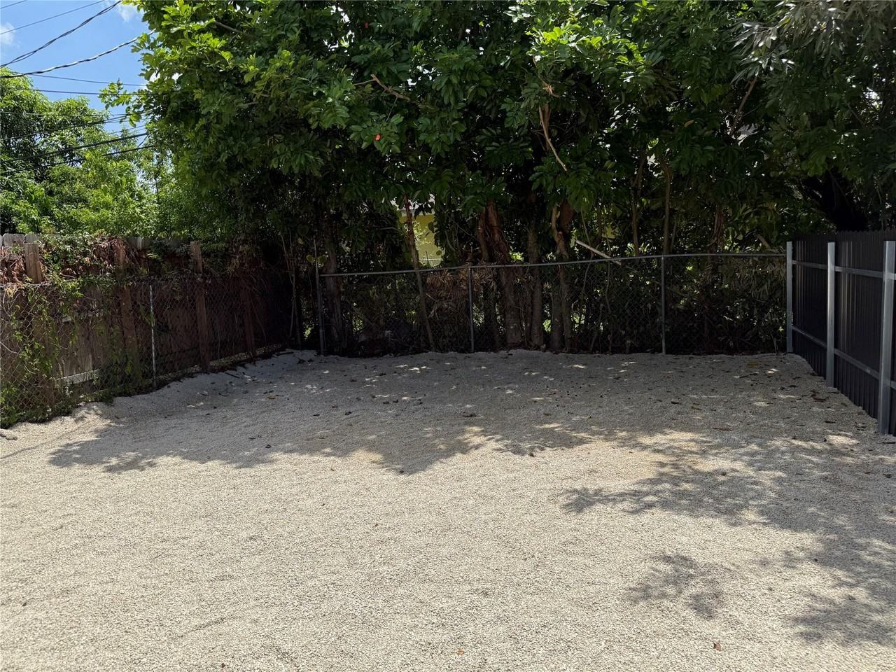 2830 Nw 15th Ct - Photo 2 of 10