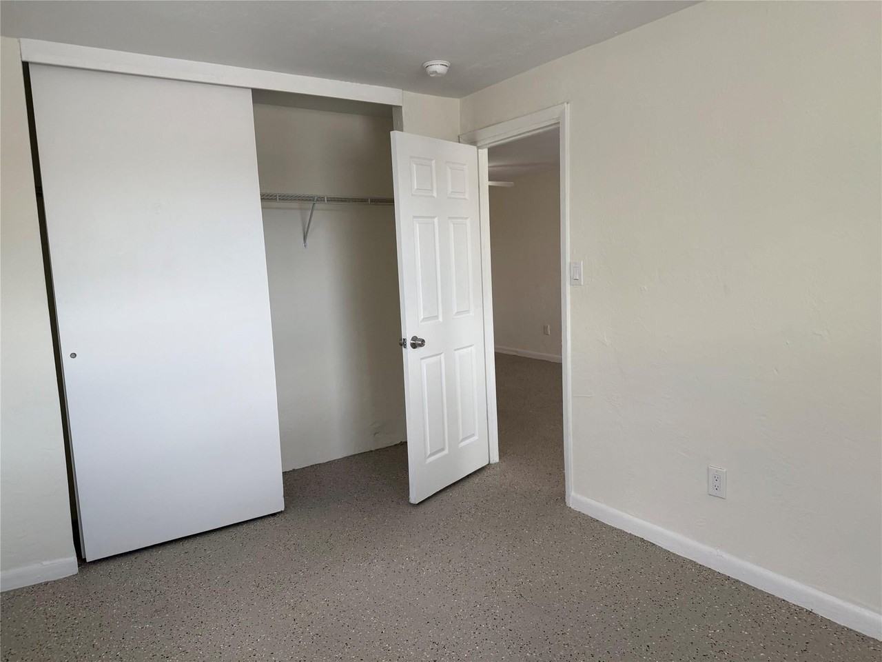 2830 Nw 15th Ct - Photo 5 of 10