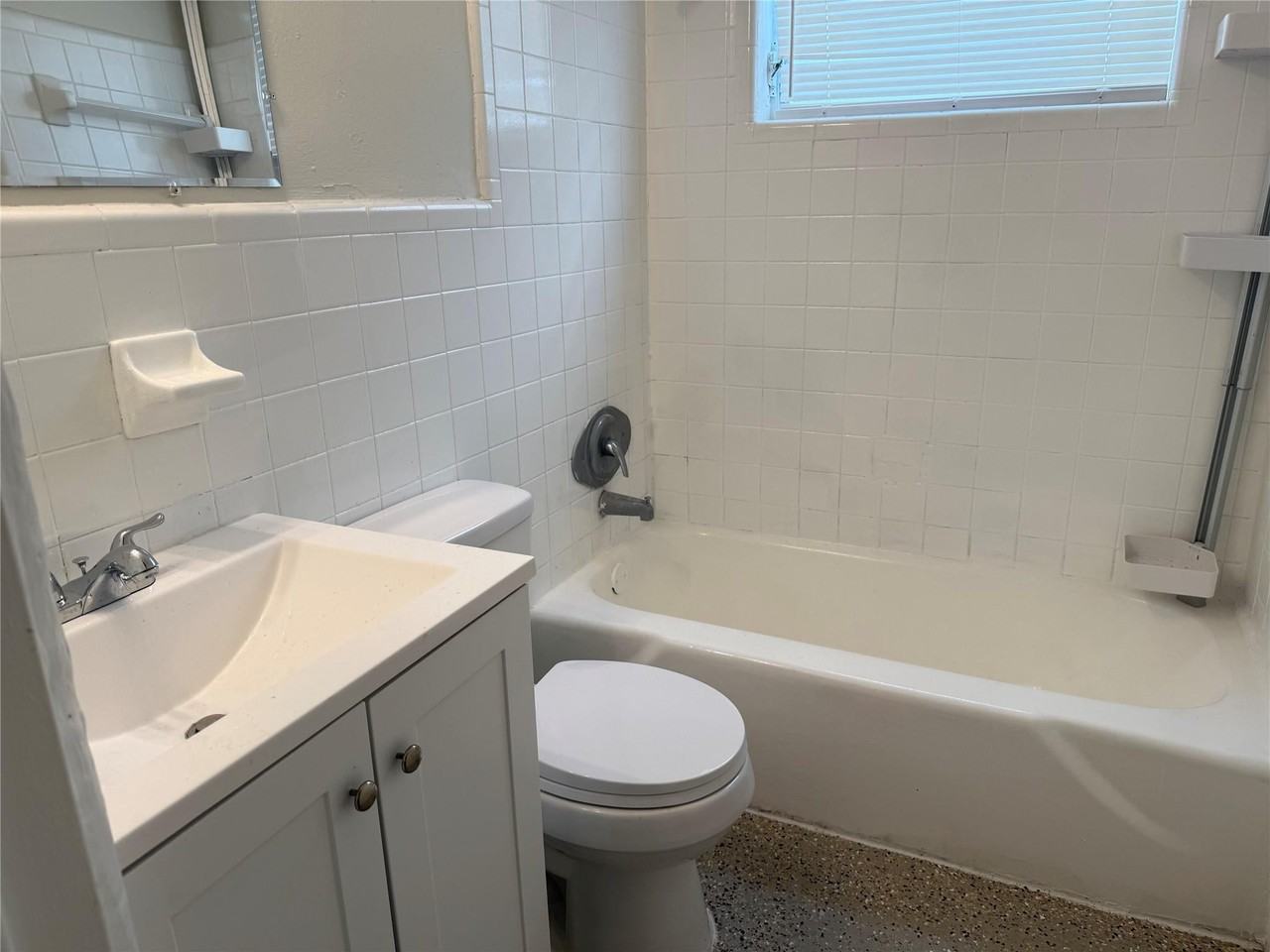 2830 Nw 15th Ct - Photo 6 of 10