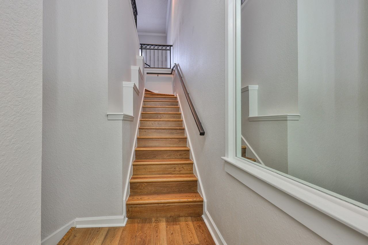 606 Masthead Ct - Photo 3 of 50