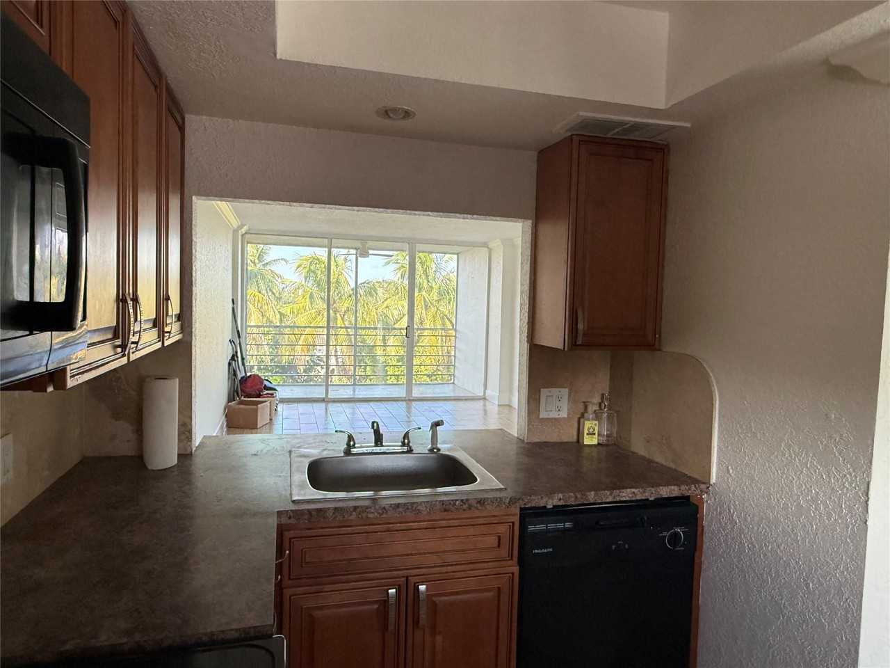 109 Royal Park Dr - Photo 3 of 20