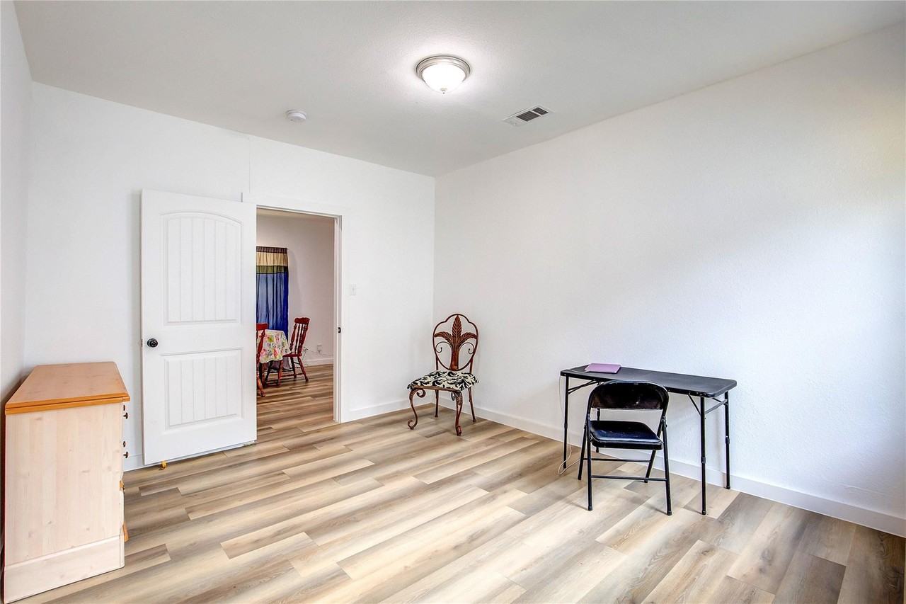 1603 Neathery St - Photo 5 of 20