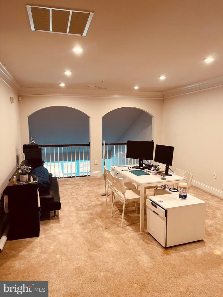 517 Cliff Ln - Photo 6 of 14