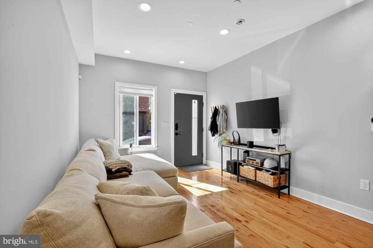 427 West Norris Street - Photo 5 of 35