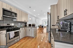 featured image of 427 W Norris St