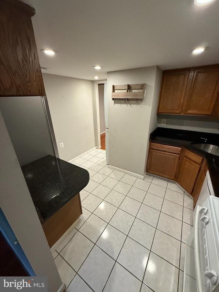 1404 Northgate Square #4-12B - Photo 3 of 10