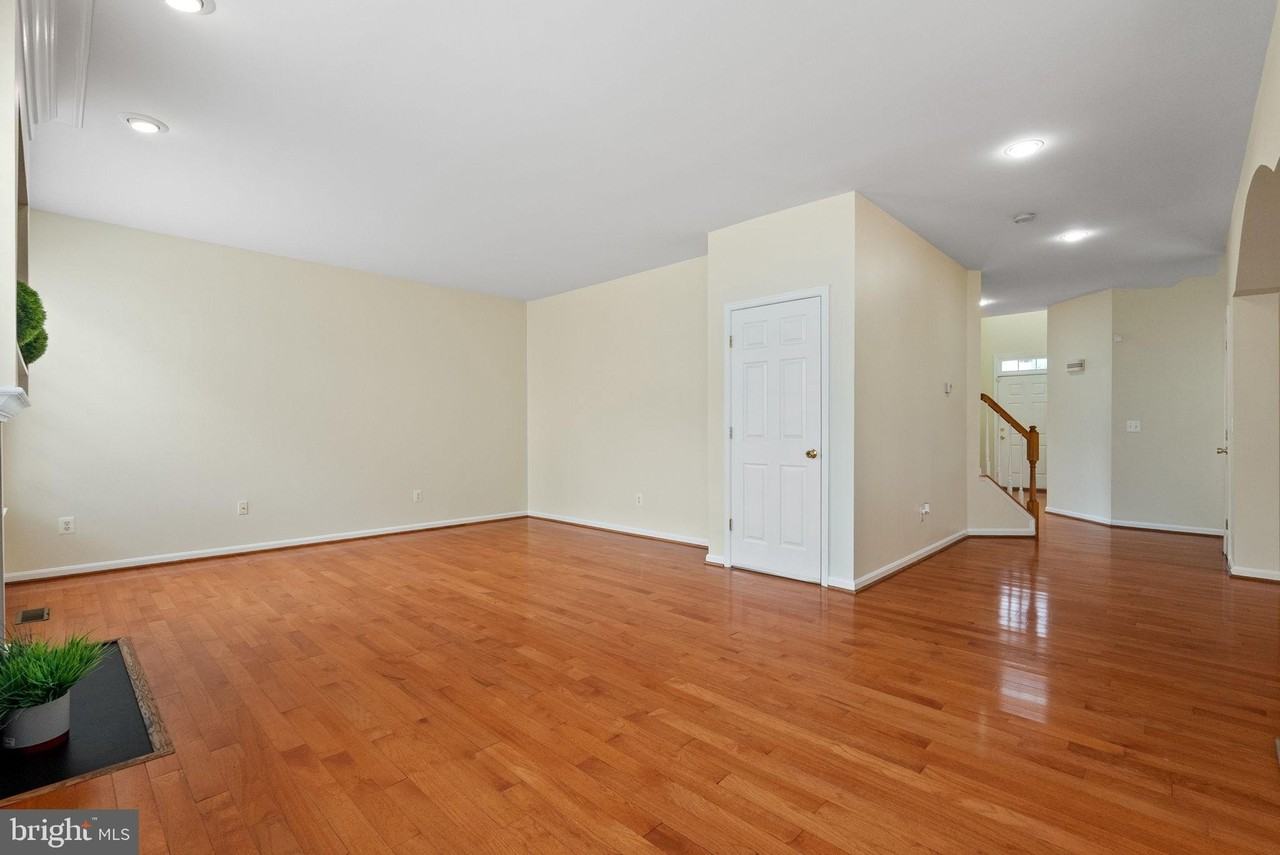 15433 Leeds Hill Way - Photo 6 of 35