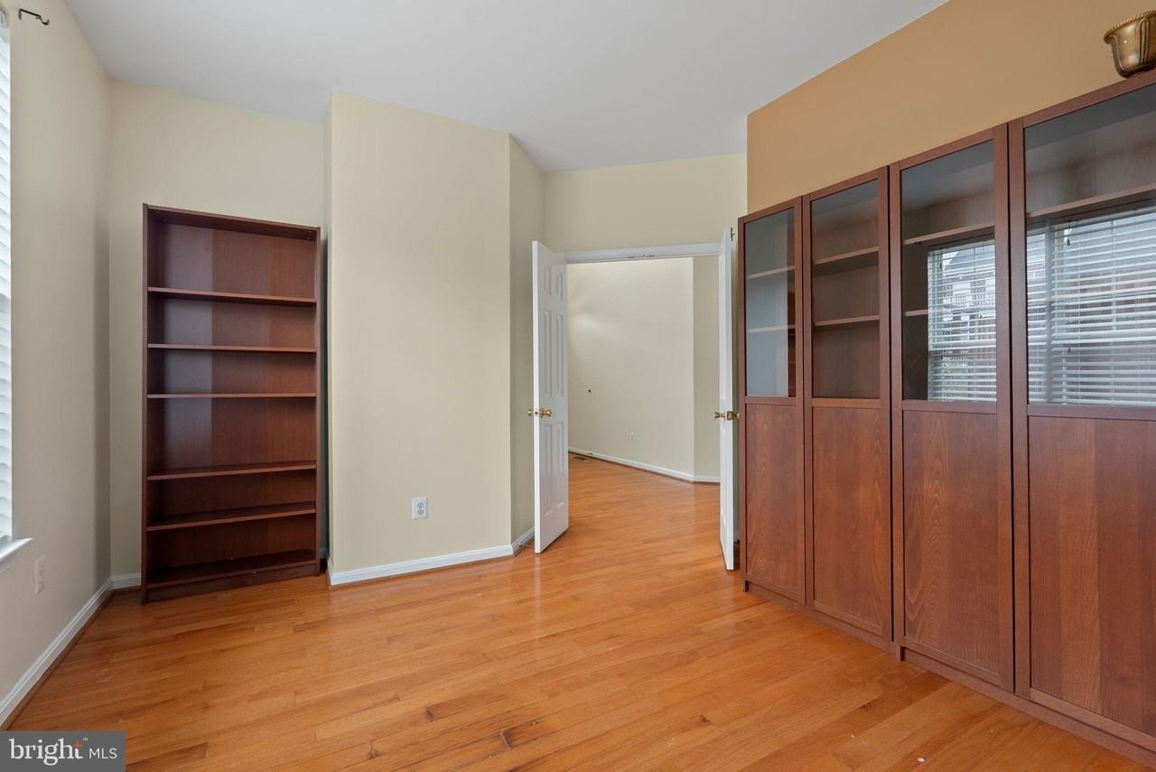 15433 Leeds Hill Way - Photo 7 of 35