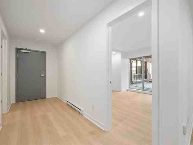 1625 Boulevard De Maisonneuve Ouest #406 - Photo 6 of 20