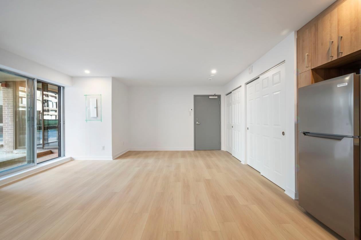 1625 Boulevard De Maisonneuve Ouest #404 - Photo 6 of 20