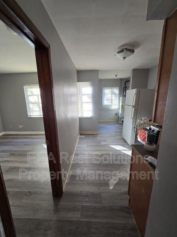 2813 Fremont St - Photo 3 of 13