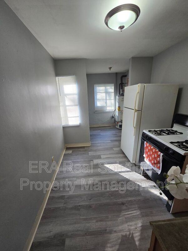 2813 Fremont St - Photo 4 of 13