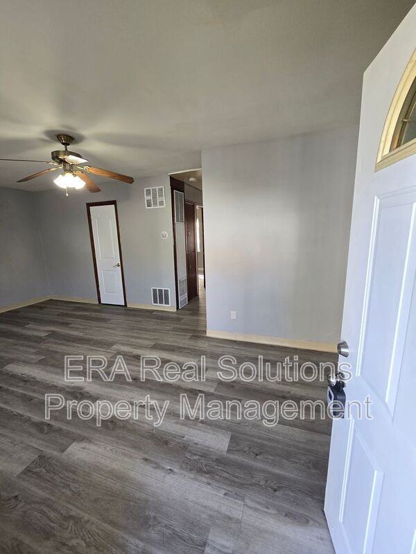 2813 Fremont St - Photo 5 of 13