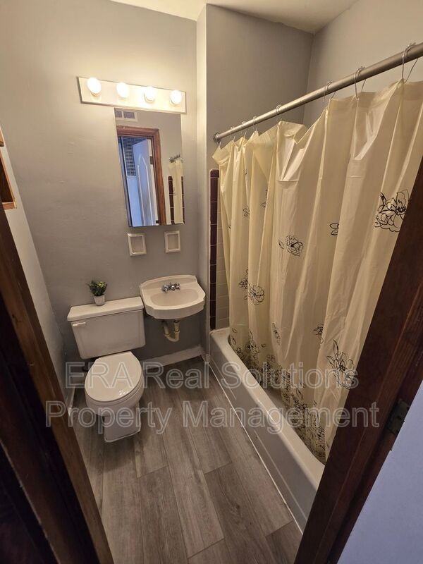 2813 Fremont St - Photo 6 of 13