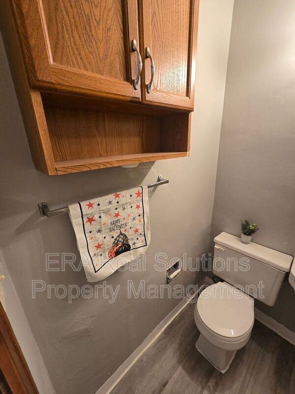 2813 Fremont St - Photo 7 of 13