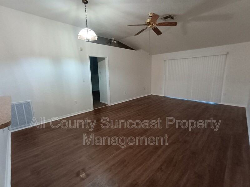 11922 117th St - Photo 3 of 8