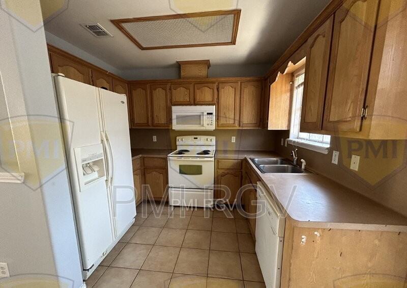 2508 Toledo Ave #4 - Photo 4 of 15