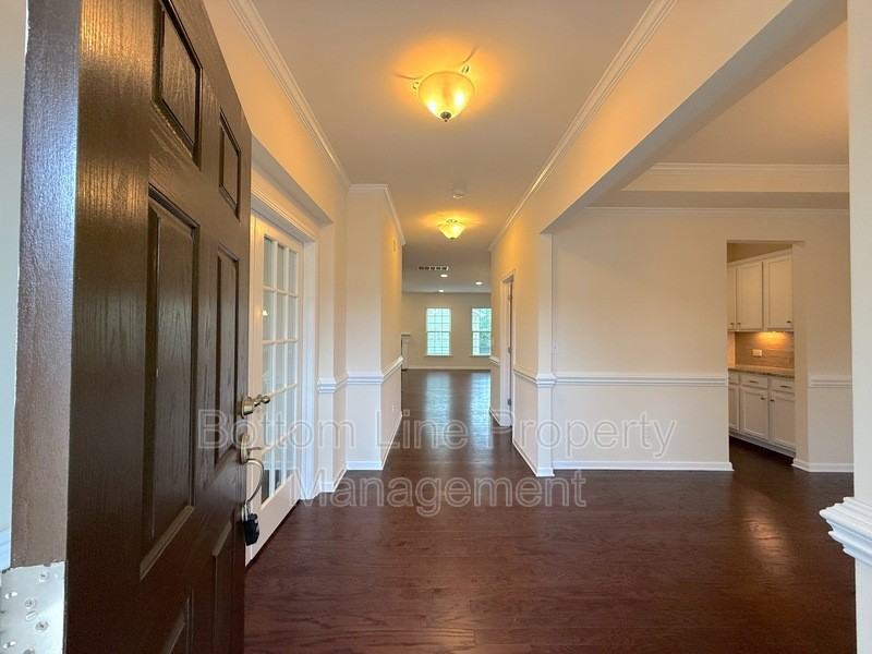 4074 Whittier Ln - Photo 3 of 37
