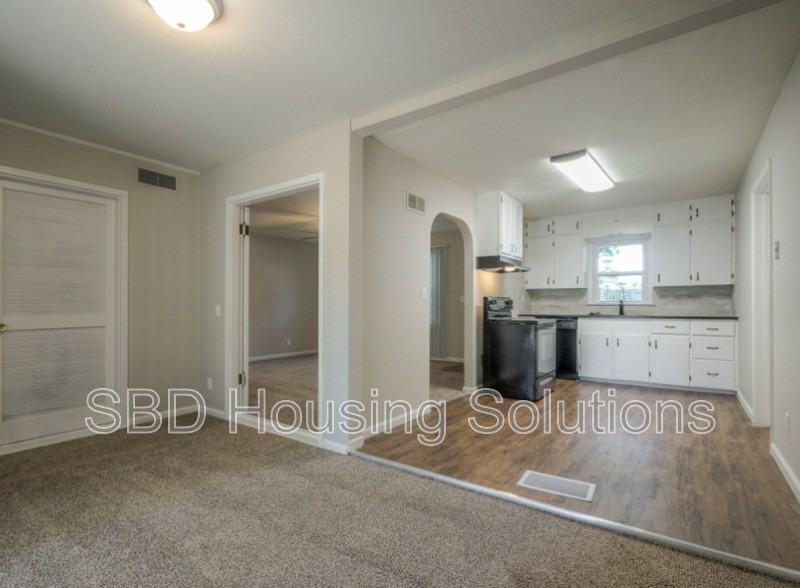 1002 Orchard Ave - Photo 3 of 10