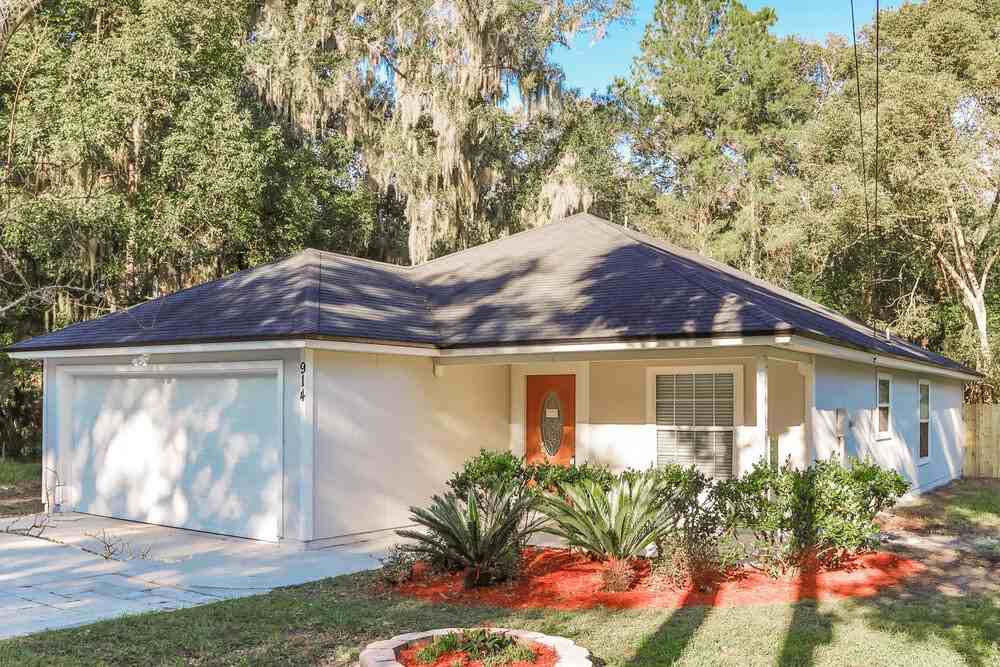 914 Walburg St - Photo 3 of 15