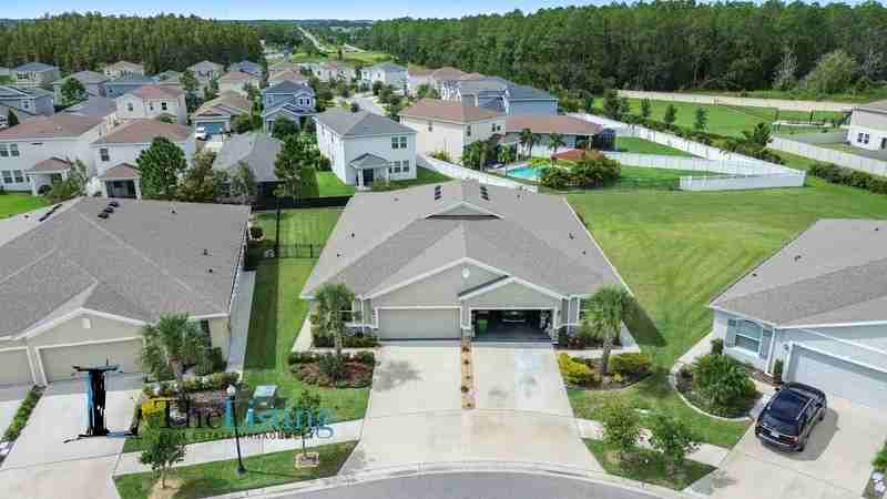 7692 Stonebrook Cir - Photo 3 of 46