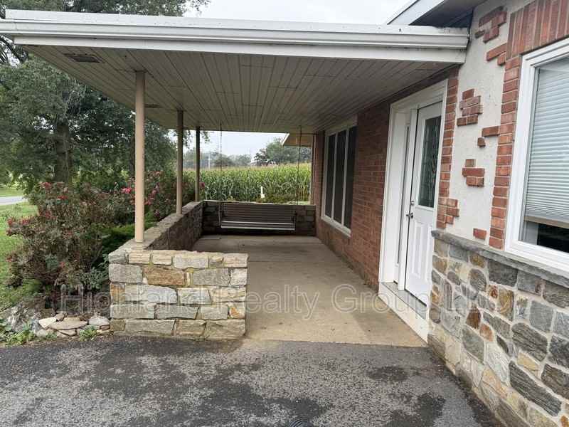 162 Penn St - Photo 2 of 36